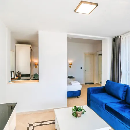 Tropical Suits Otel *