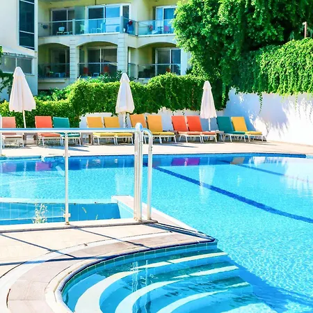 Tropical Suits Otel *