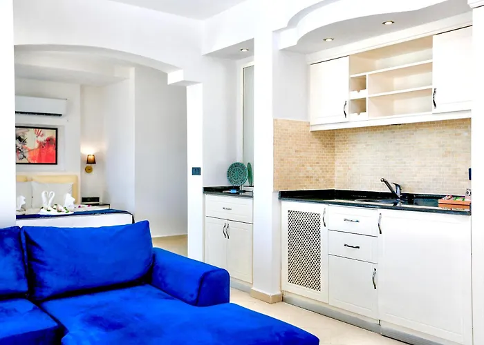 Hotel Tropical Suits *